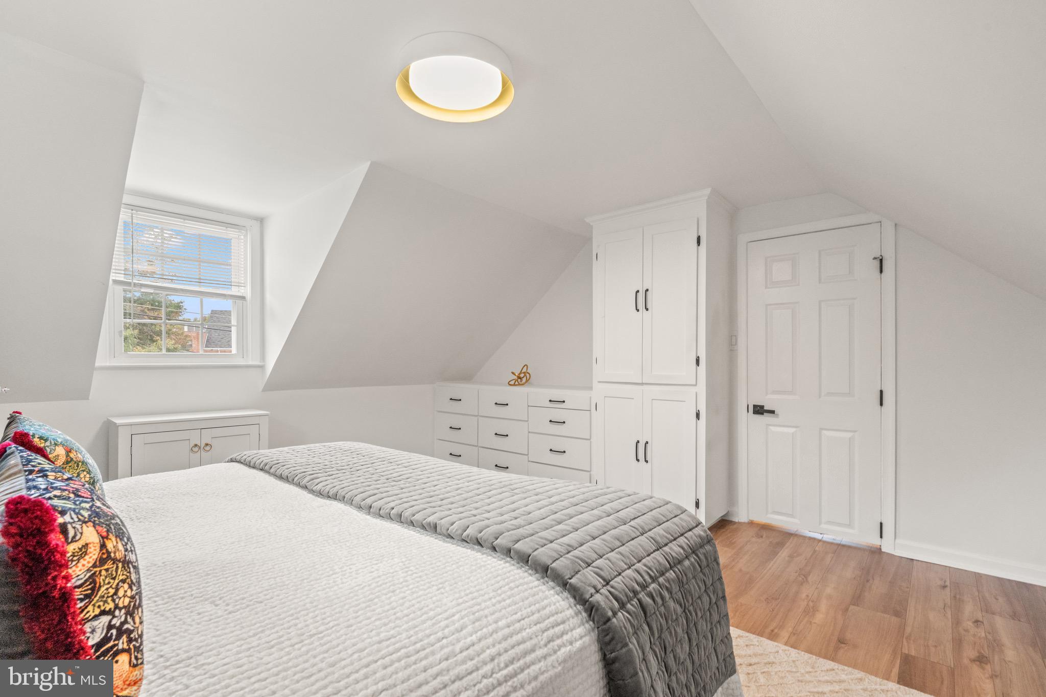 5005 ROSEMONT AVENUE