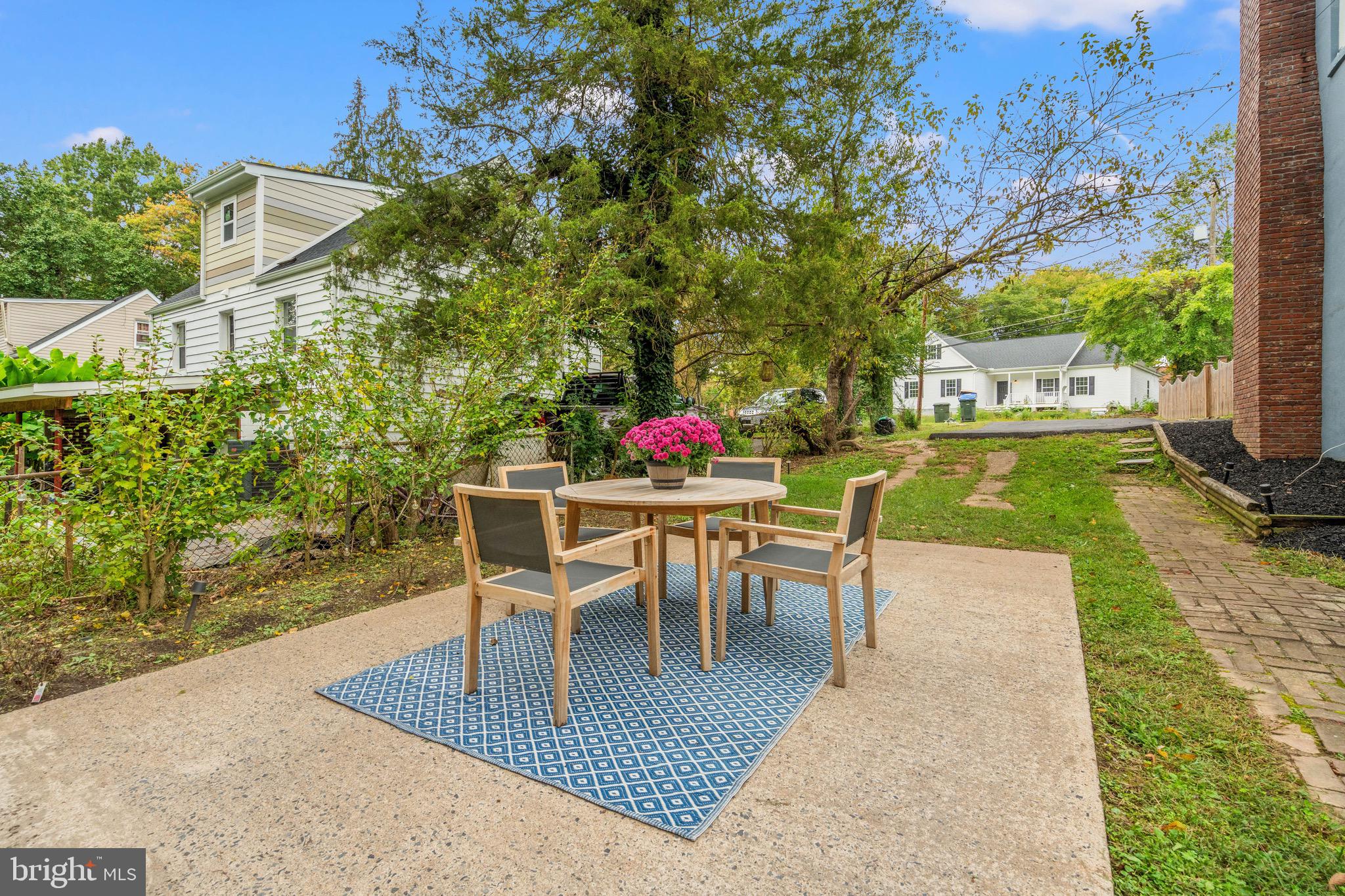 5005 ROSEMONT AVENUE