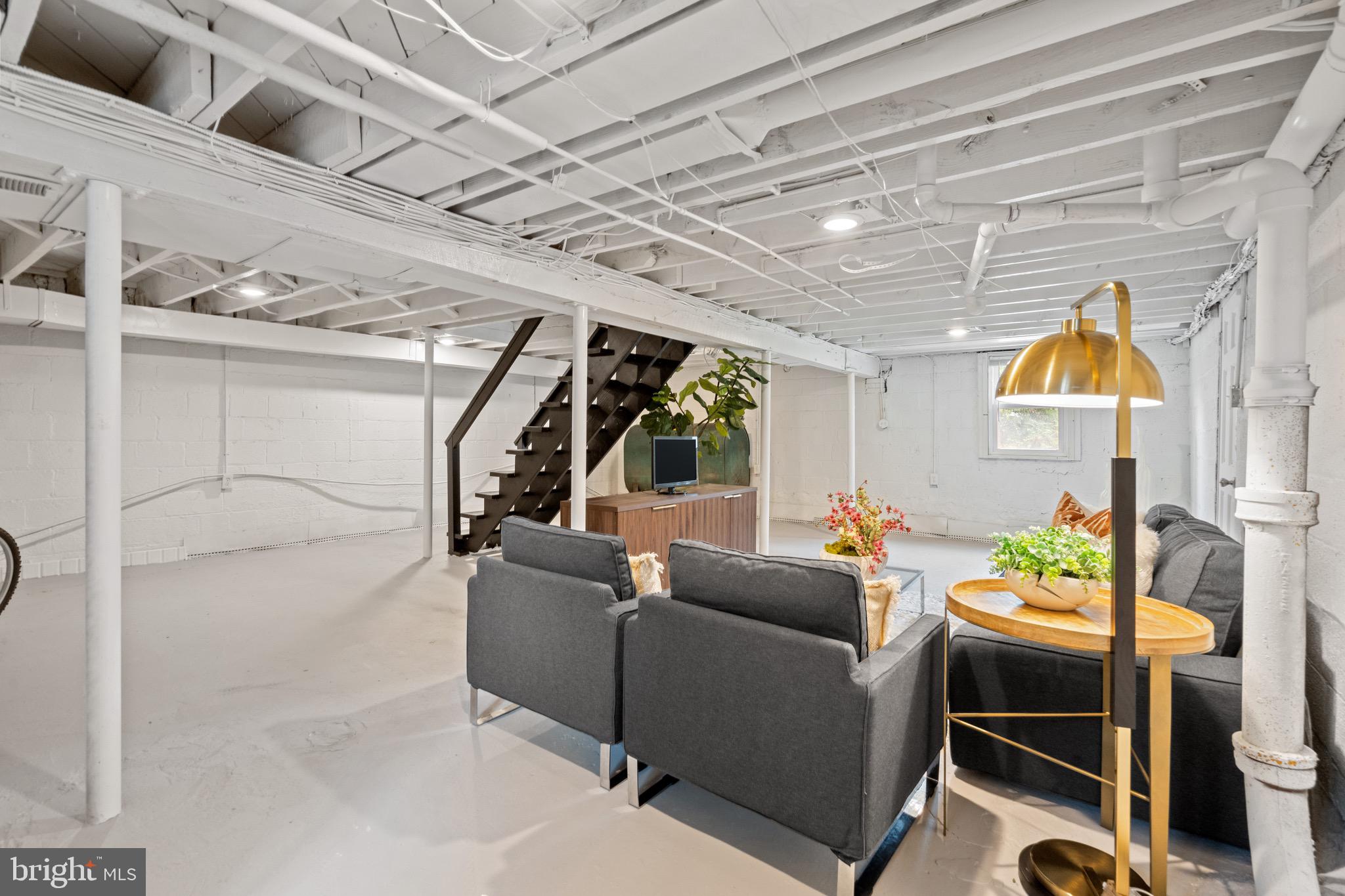 5005 ROSEMONT AVENUE