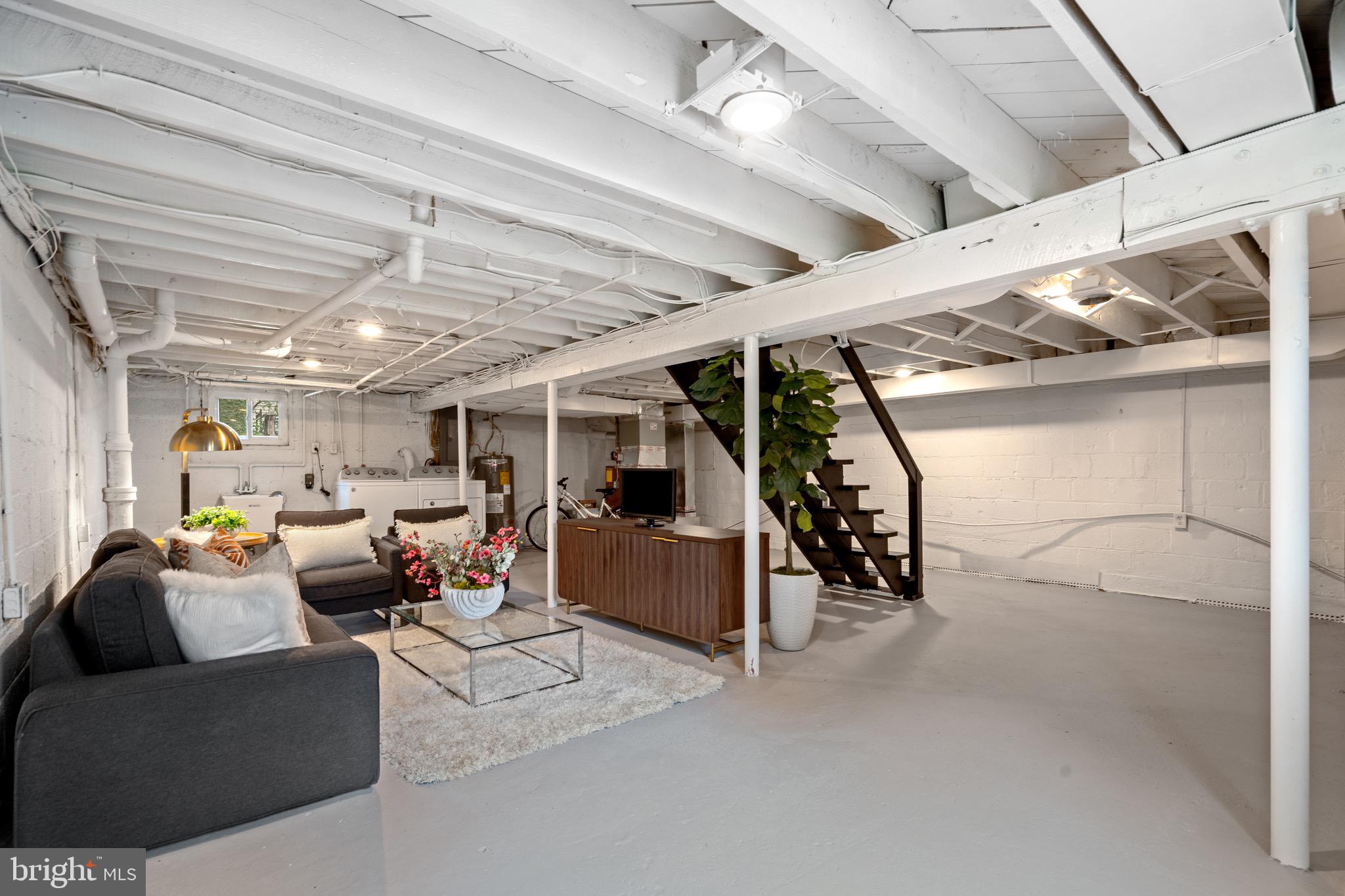 5005 ROSEMONT AVENUE