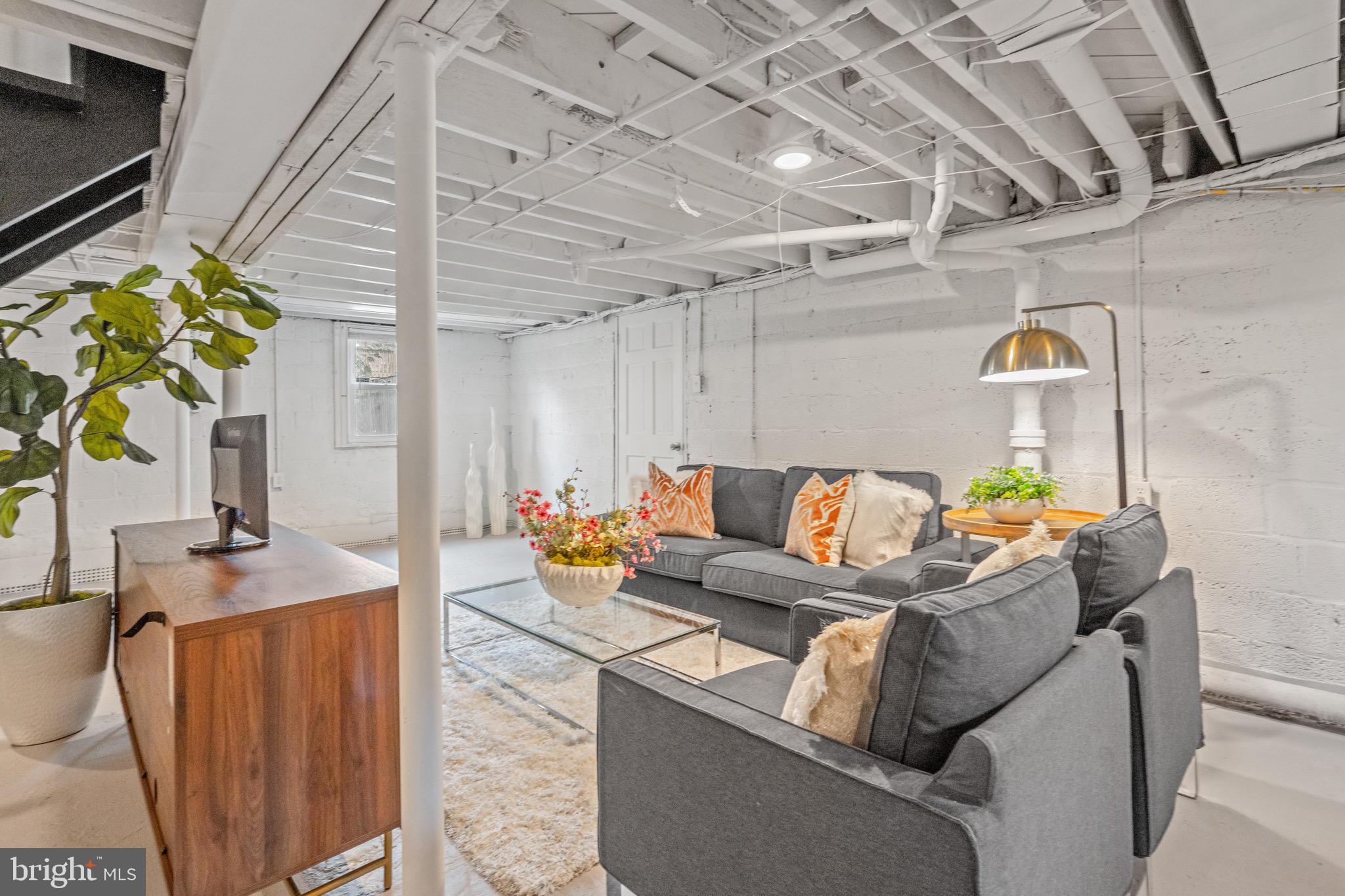 5005 ROSEMONT AVENUE