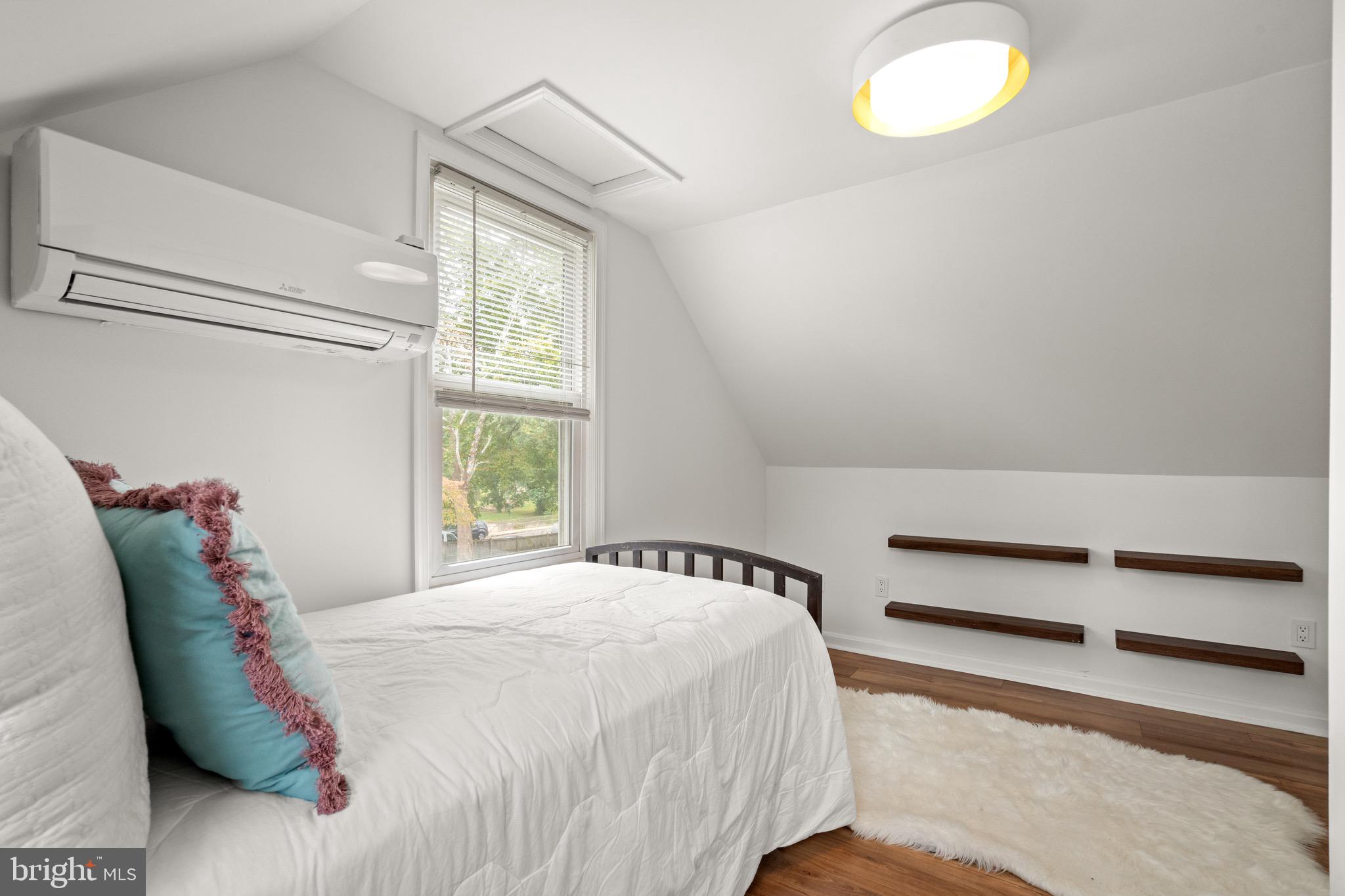 5005 ROSEMONT AVENUE