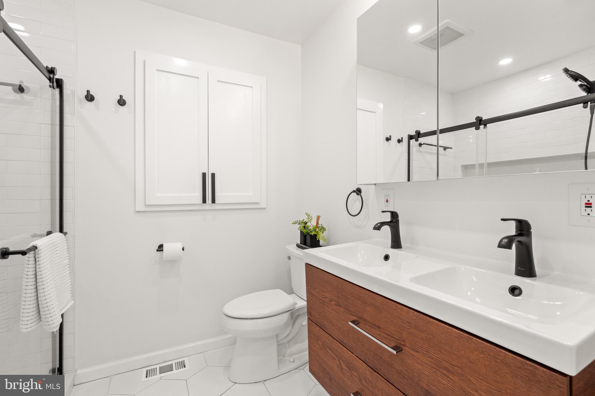 5005 ROSEMONT AVENUE