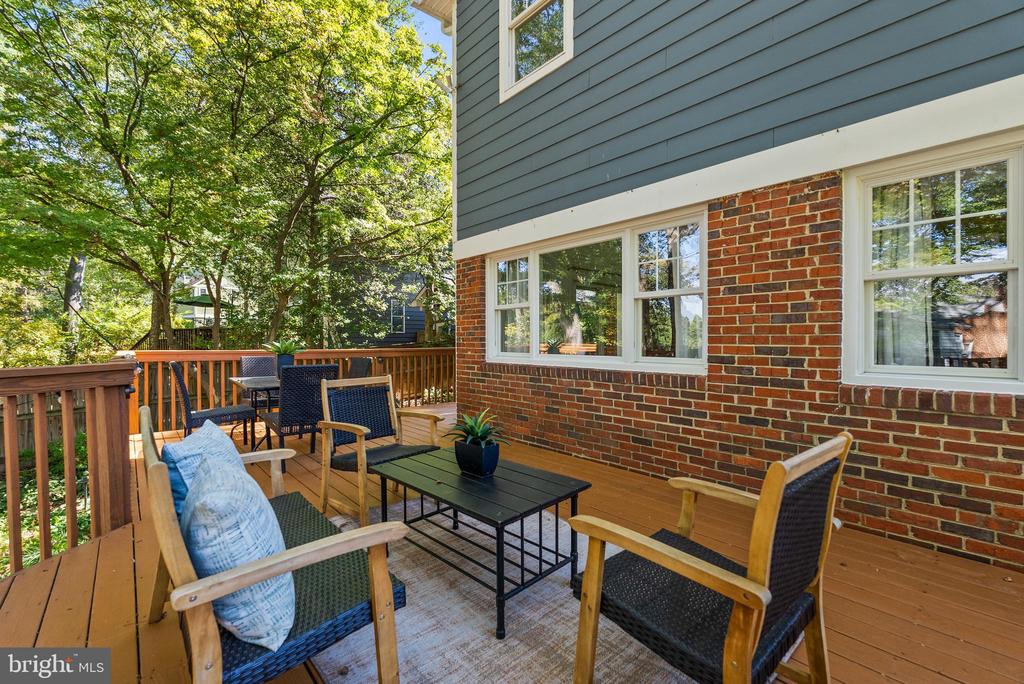 2647 WOODLEY PLACE