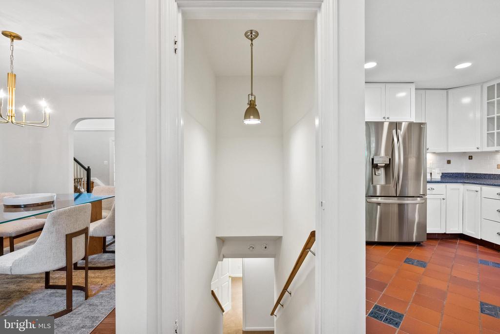 2647 WOODLEY PLACE