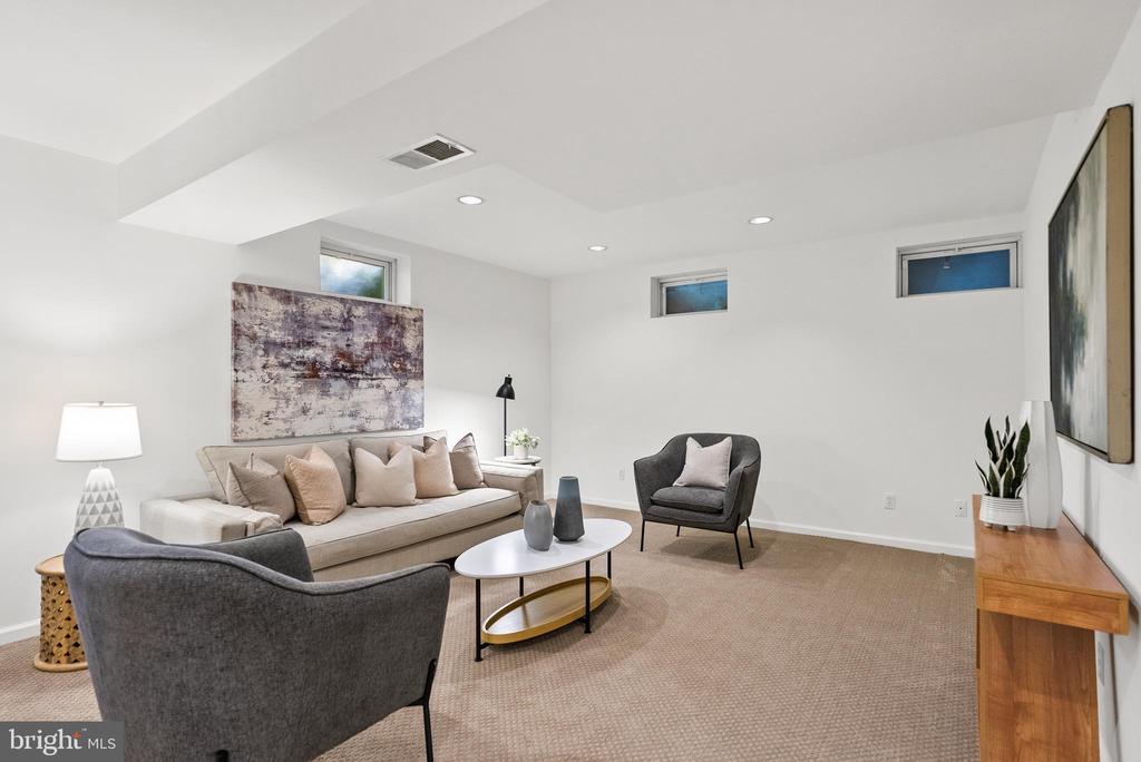 2647 WOODLEY PLACE