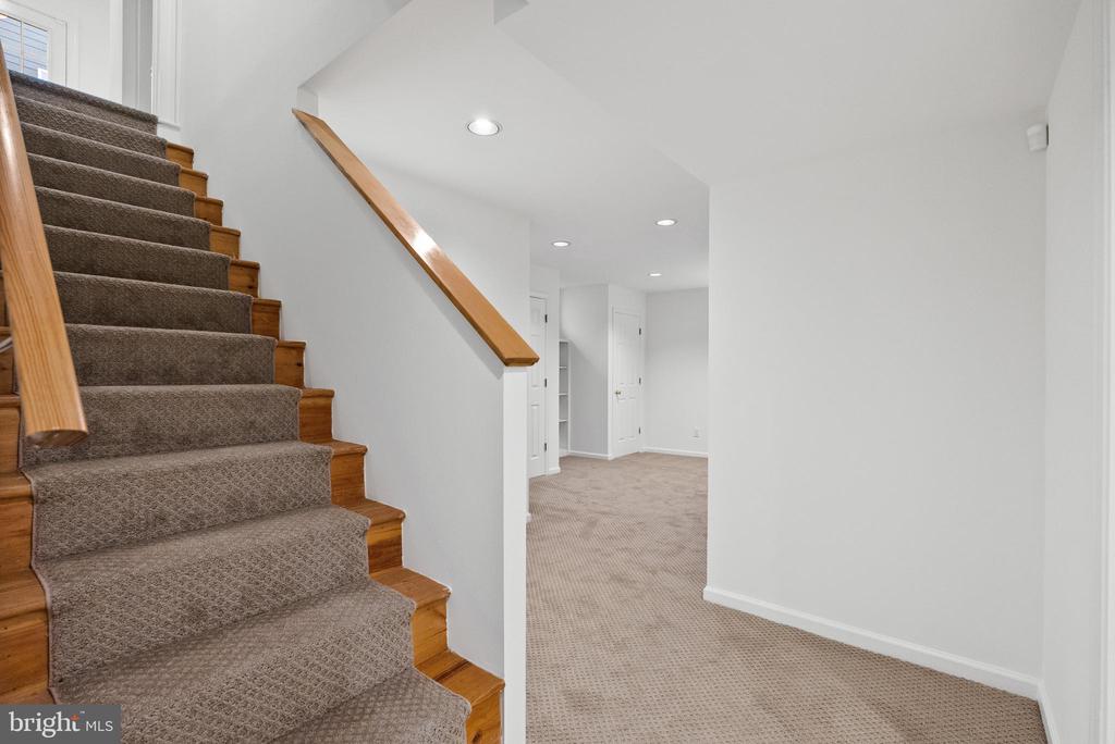 2647 WOODLEY PLACE