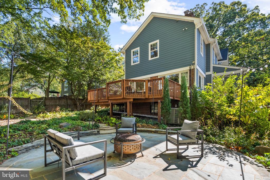2647 WOODLEY PLACE