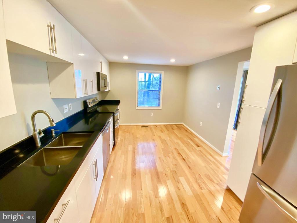 9400 CANDLEBERRY COURT