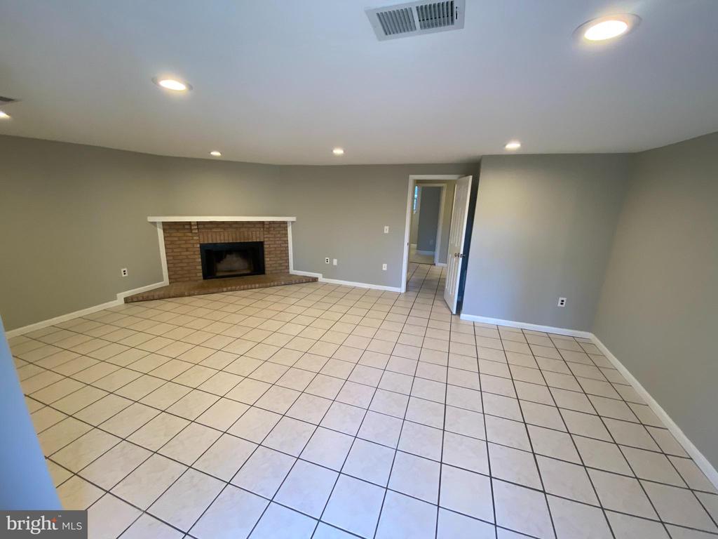 9400 CANDLEBERRY COURT