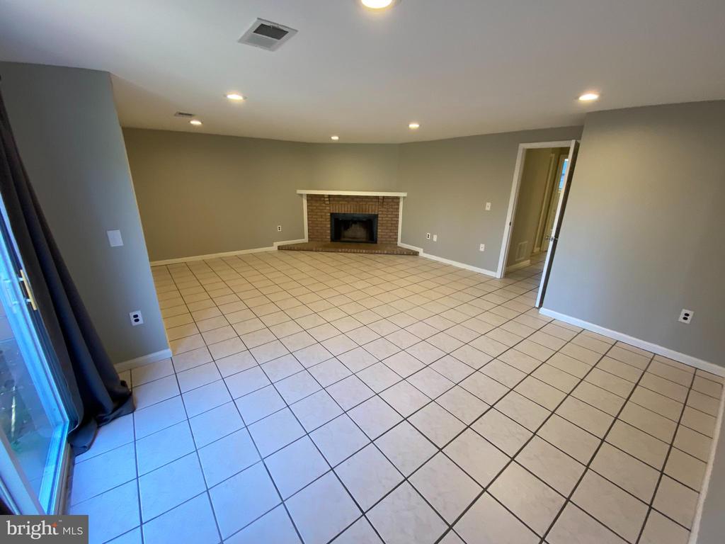 9400 CANDLEBERRY COURT