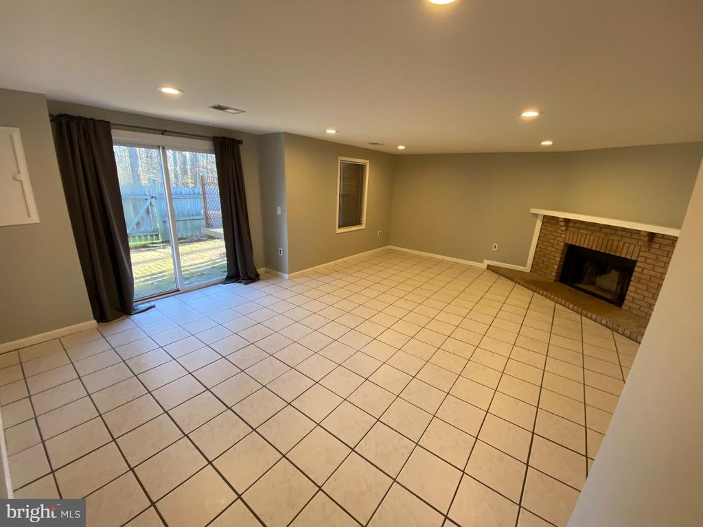9400 CANDLEBERRY COURT