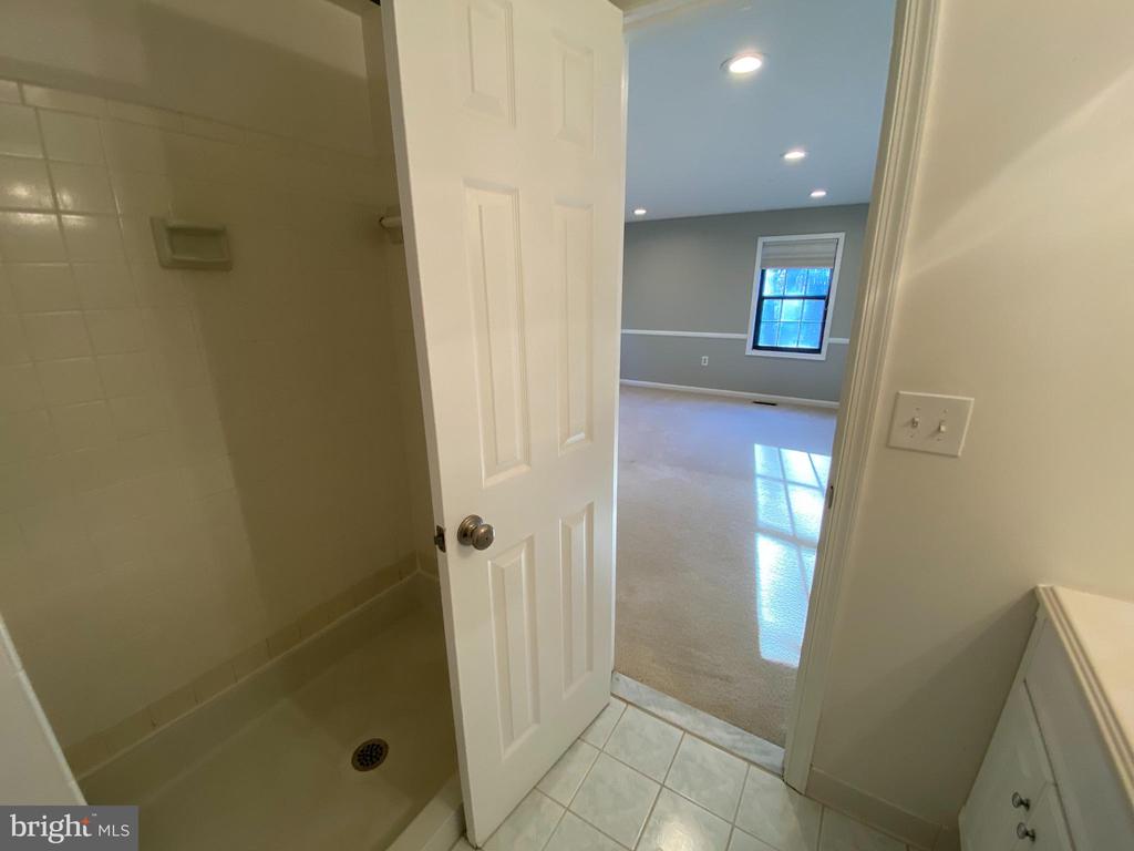 9400 CANDLEBERRY COURT