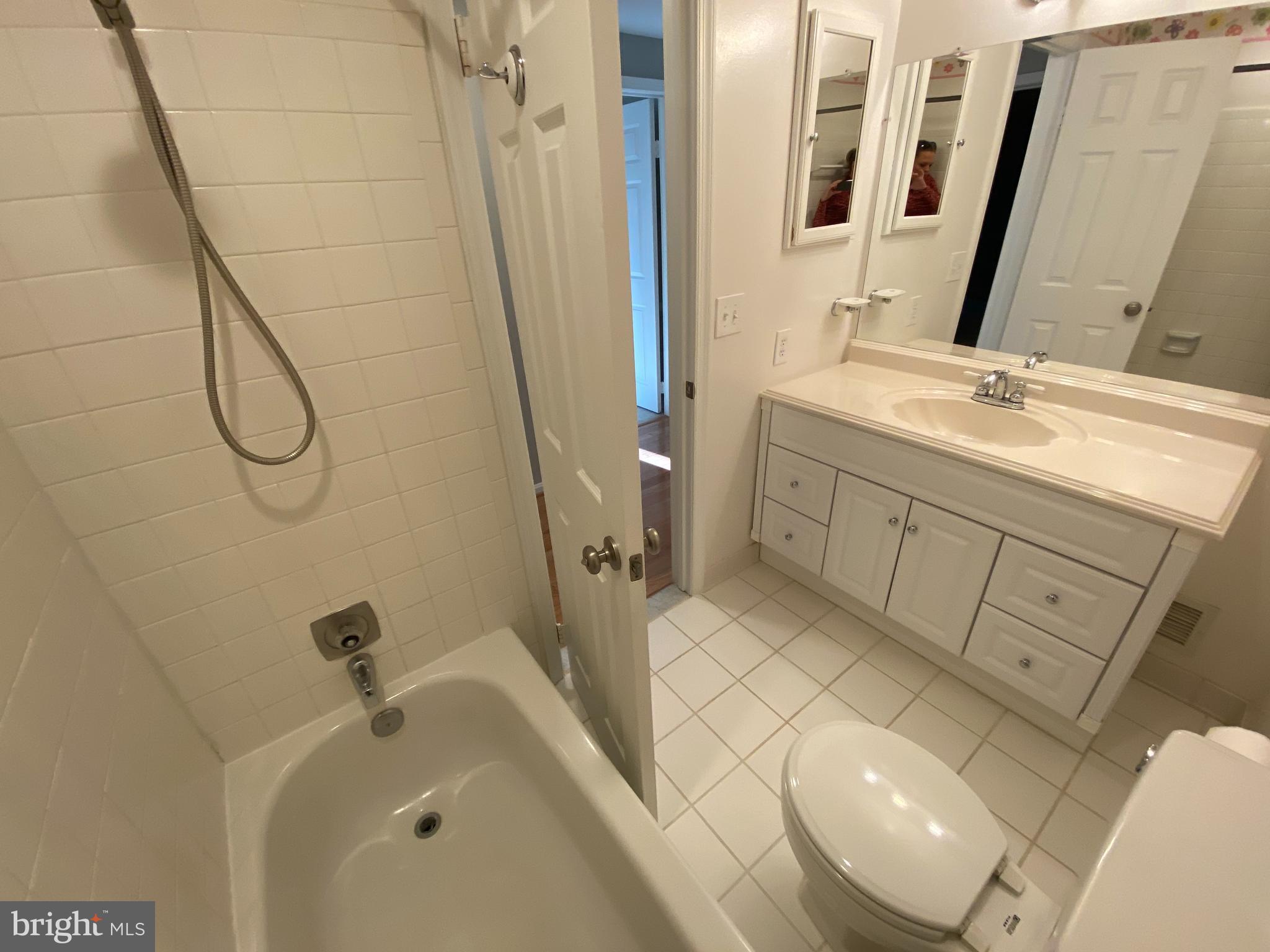 9400 CANDLEBERRY COURT