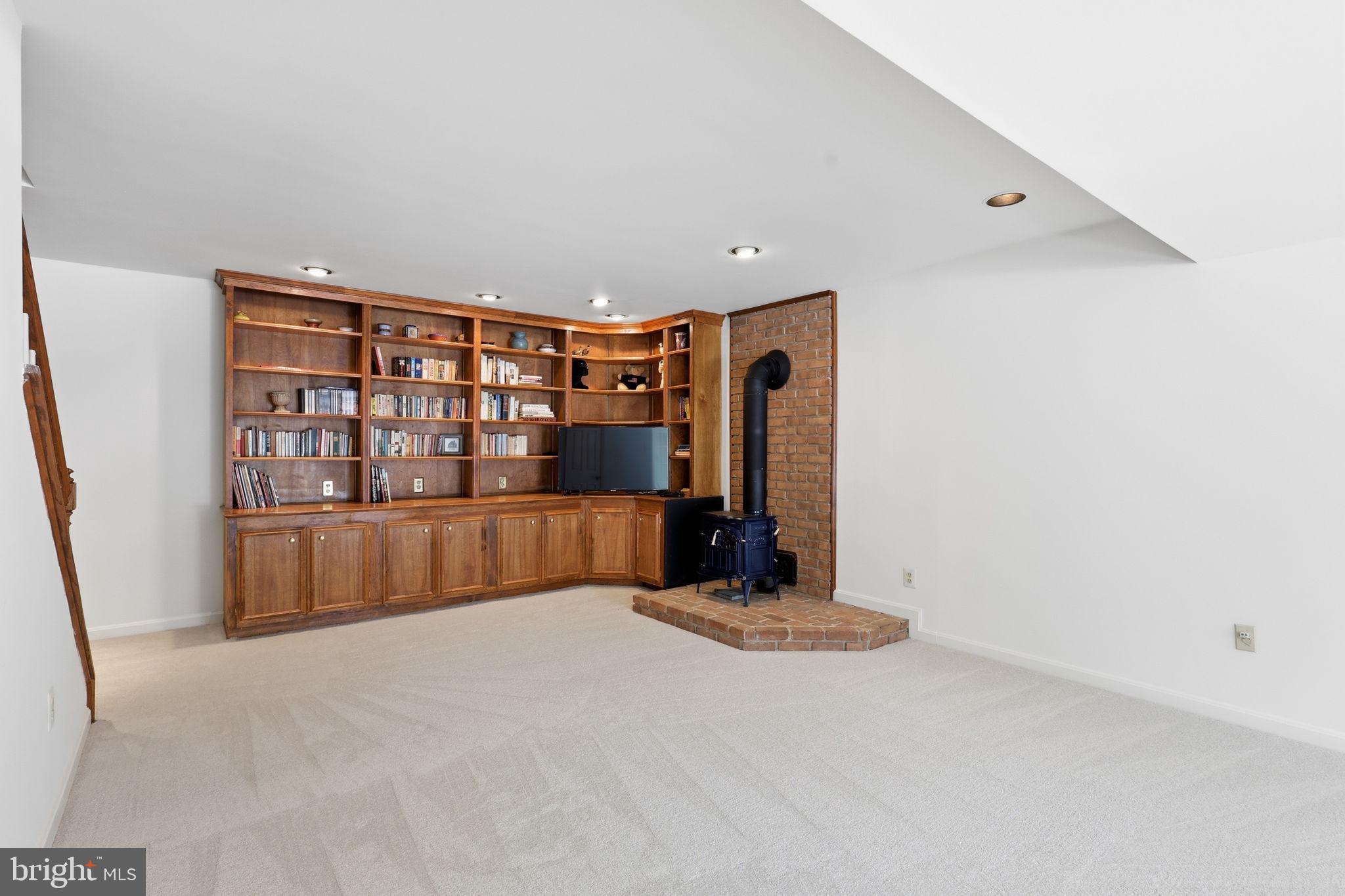 11531 MAMIE LANE