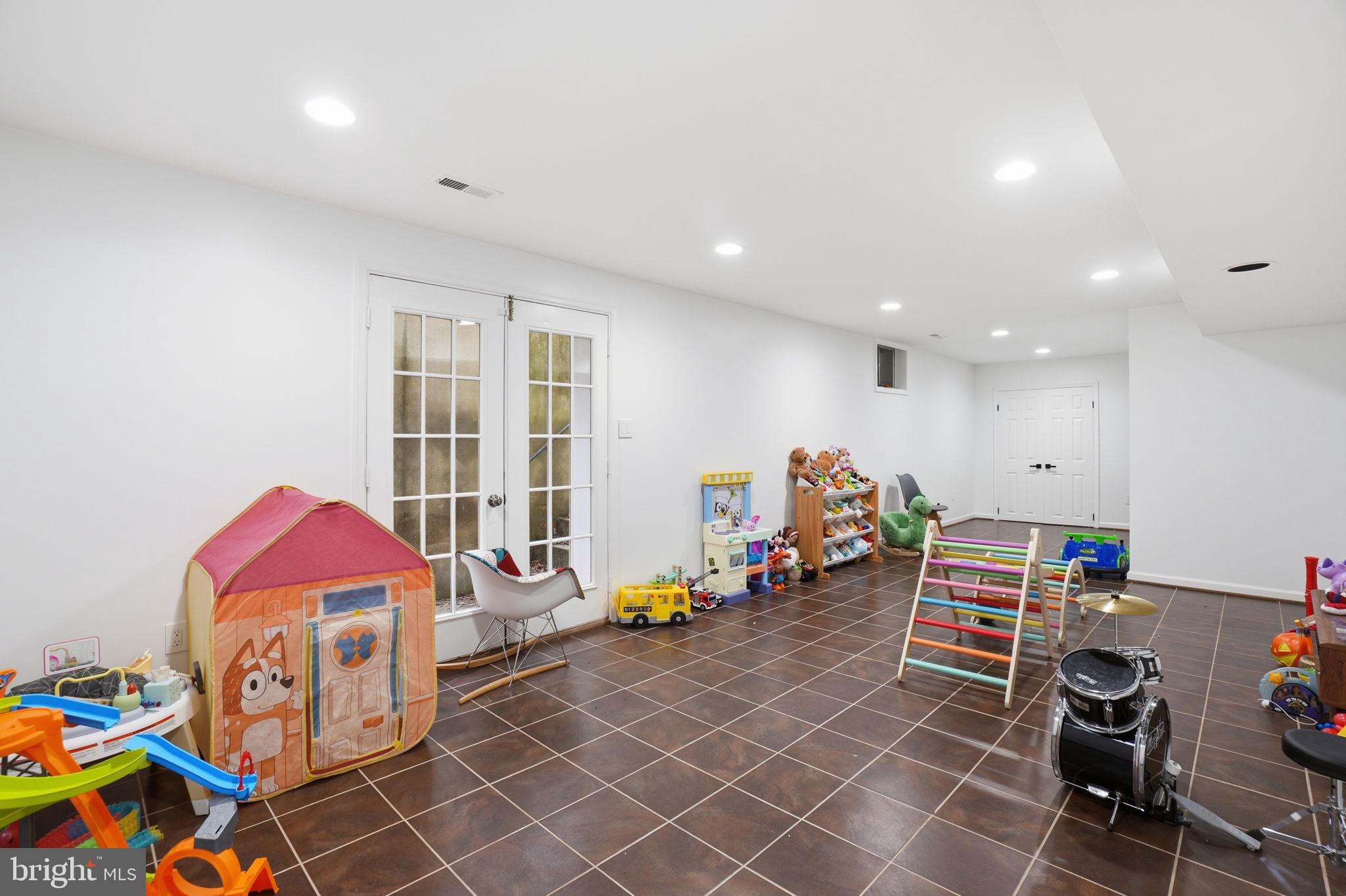 8656 TUTTLE ROAD