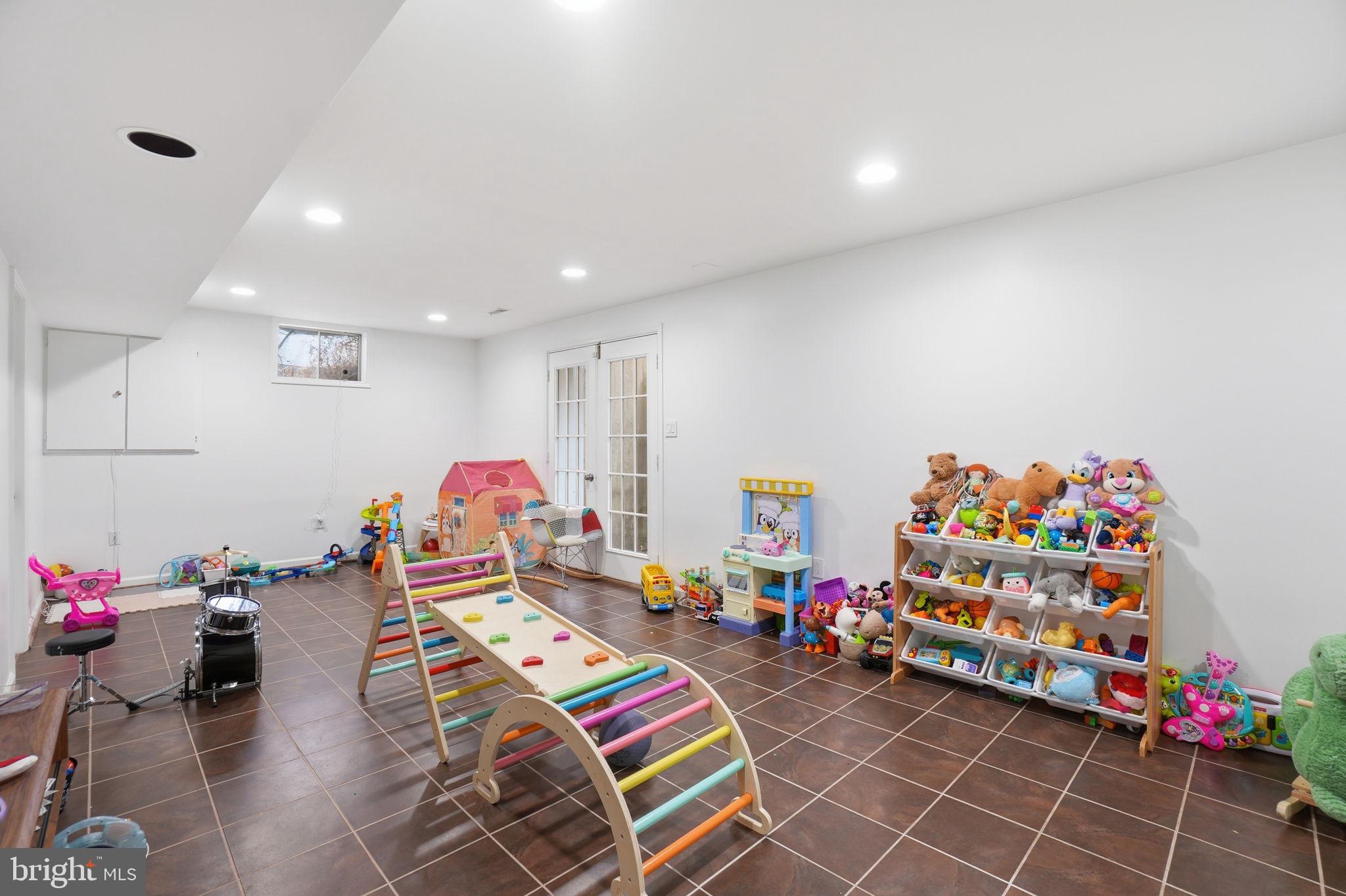 8656 TUTTLE ROAD