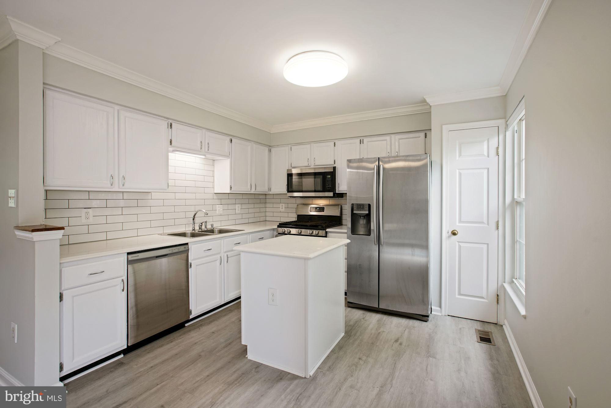 7409 GADSBY SQUARE