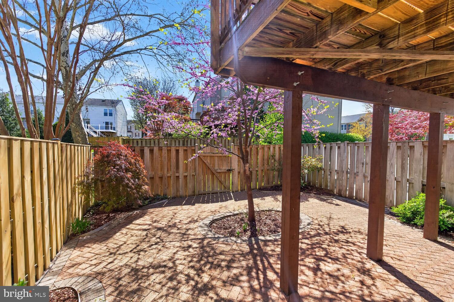 7409 GADSBY SQUARE