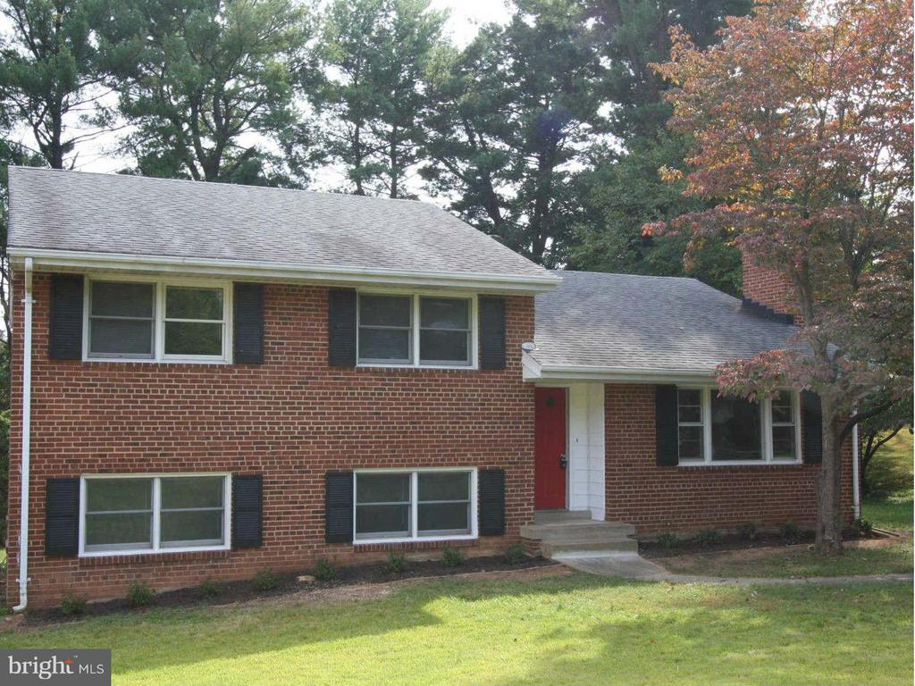1103 ROBERTA COURT