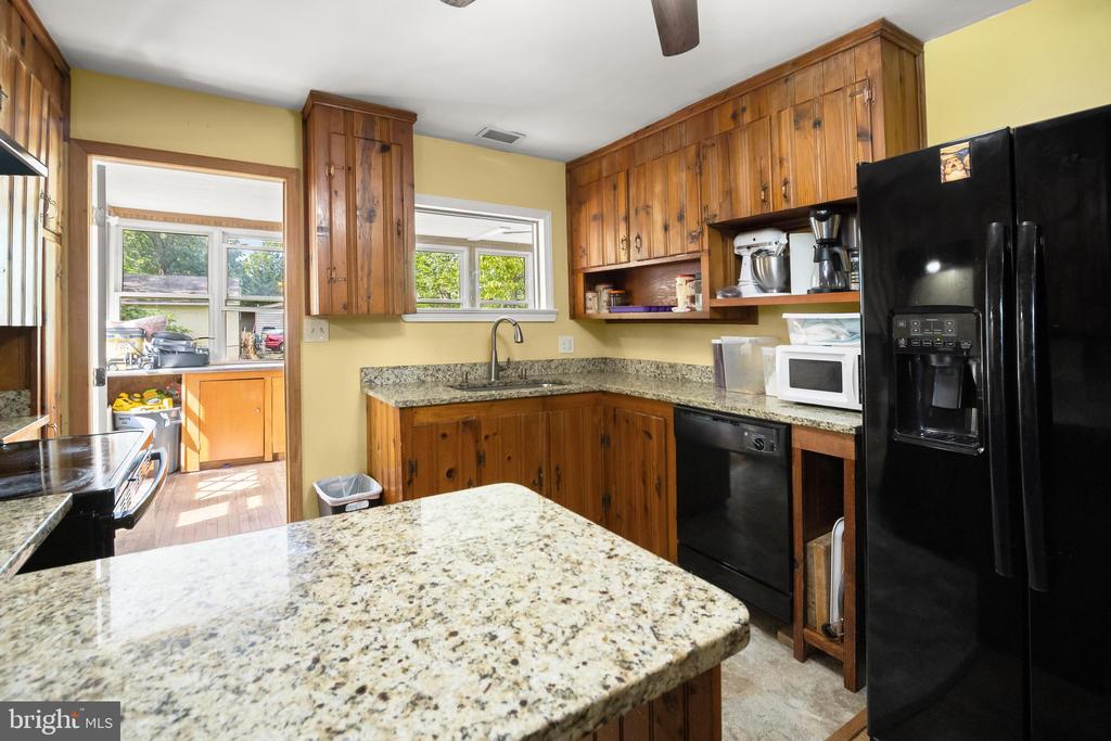 7116 NEUMAN STREET