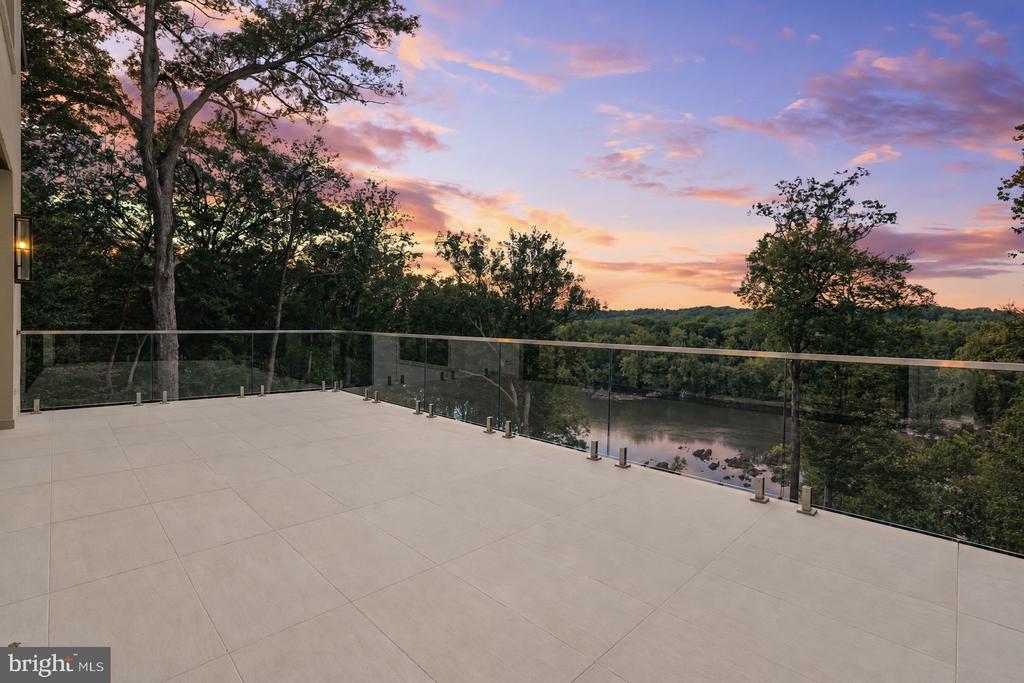 620 RIVERCREST DRIVE