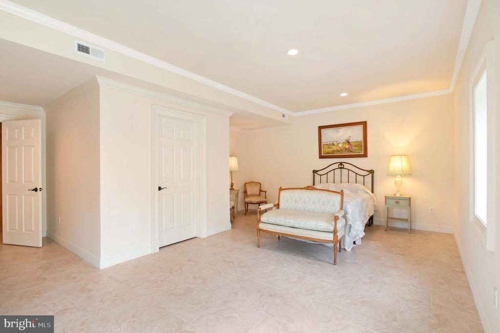 35162 NOTRE DAME LANE