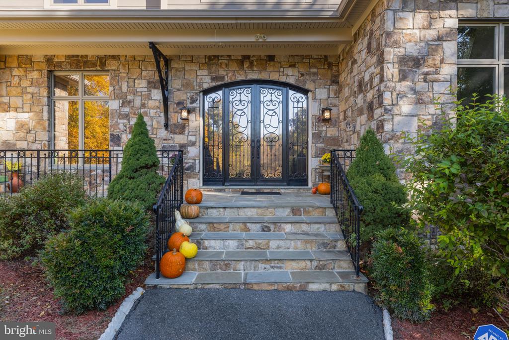 35162 NOTRE DAME LANE