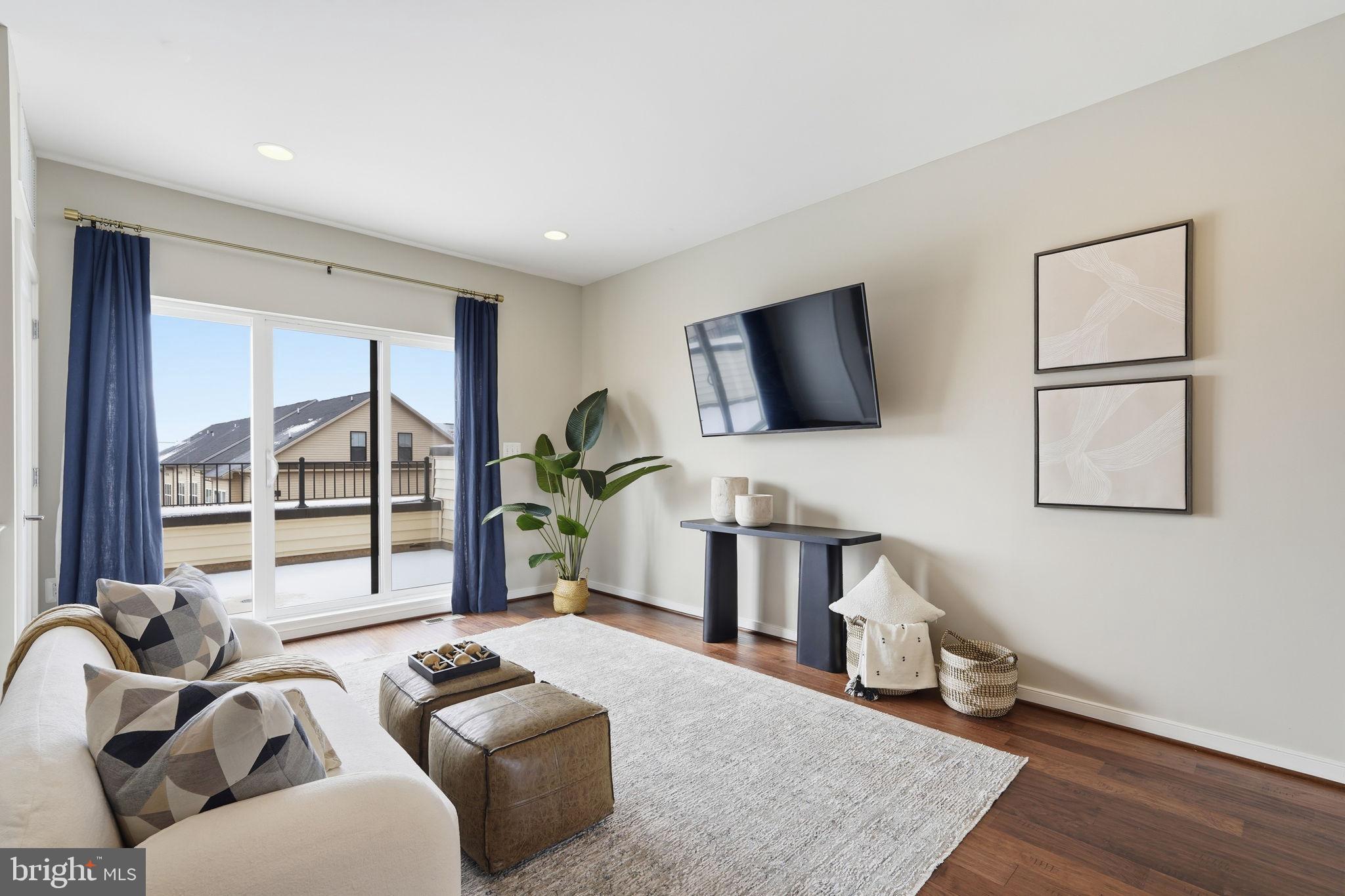 23000 LAVALLETTE SQUARE