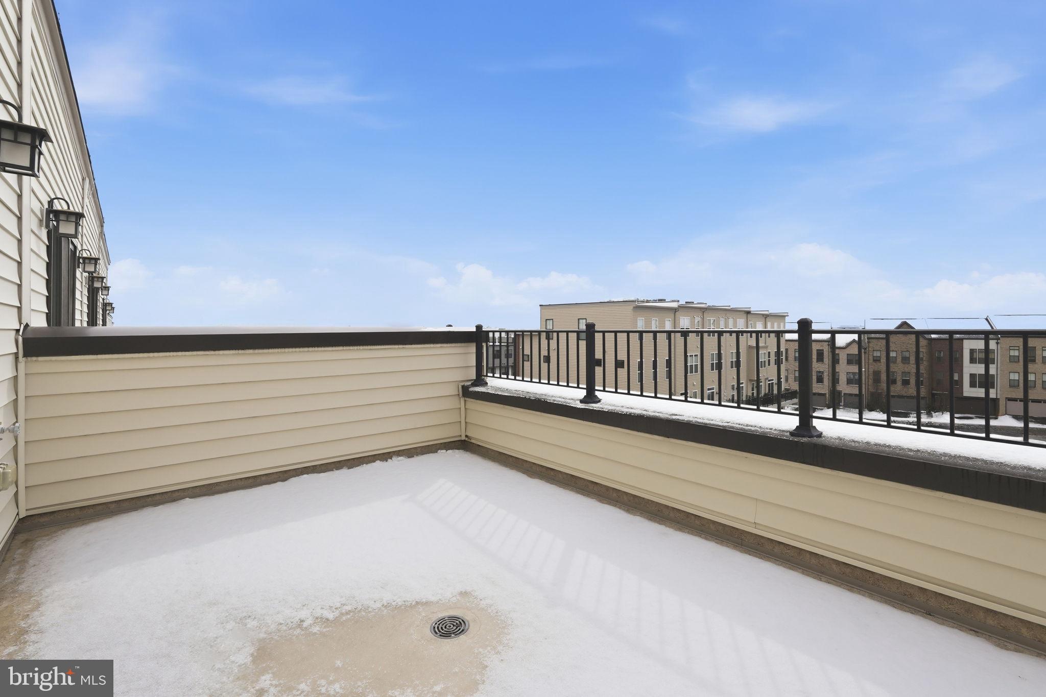 23000 LAVALLETTE SQUARE