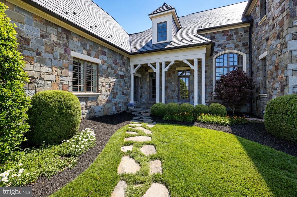 22786 CREIGHTON FARMS DRIVE