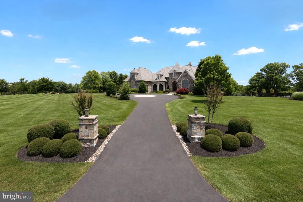 22786 CREIGHTON FARMS DRIVE