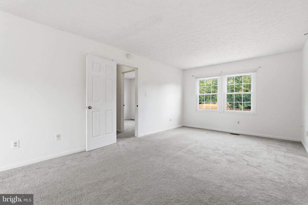 102 N LAURA ANNE DRIVE