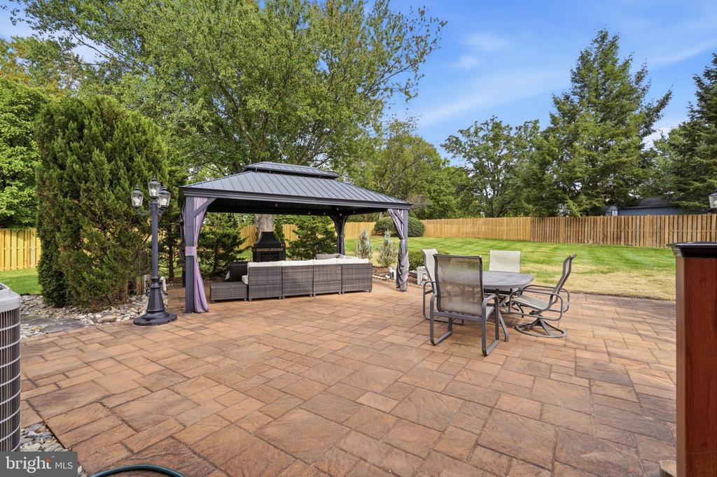102 N LAURA ANNE DRIVE