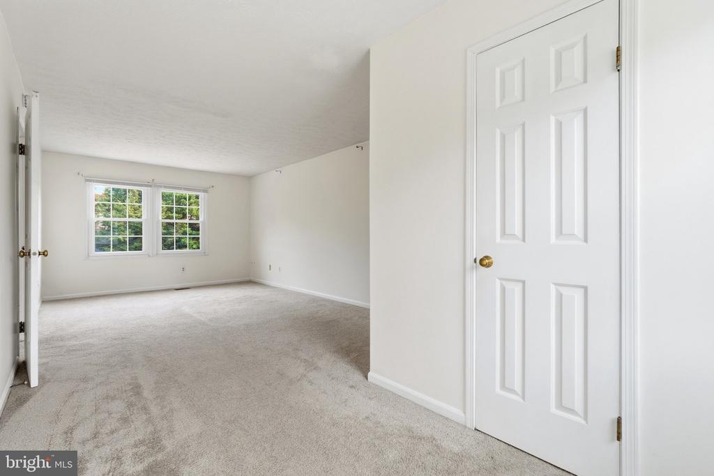 102 N LAURA ANNE DRIVE