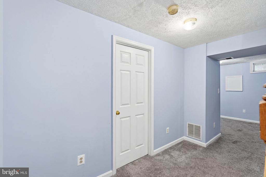 102 N LAURA ANNE DRIVE