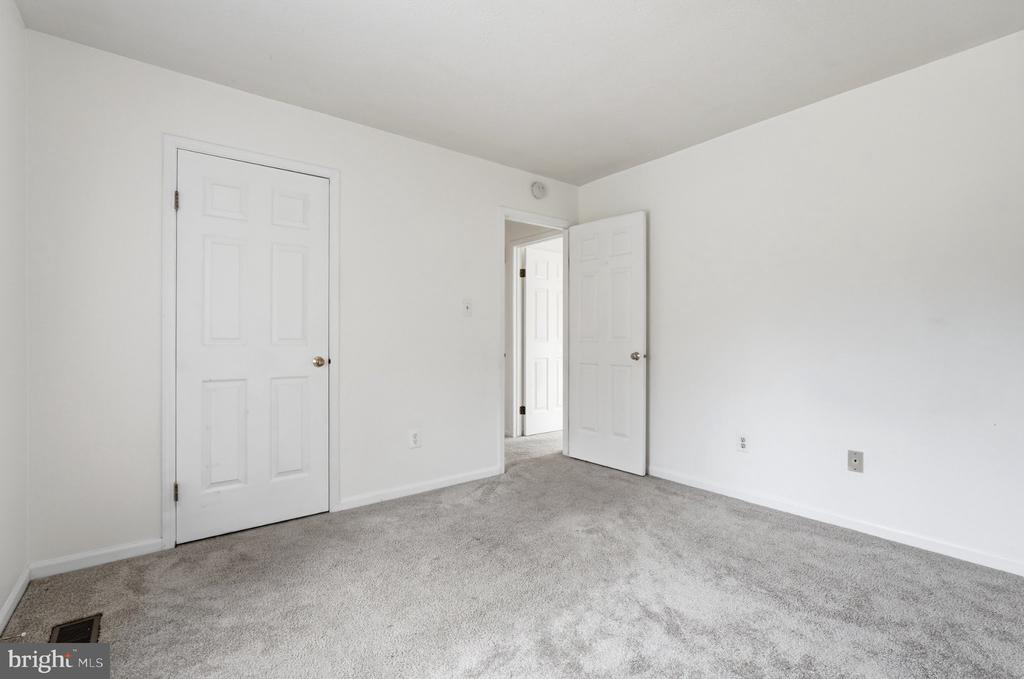102 N LAURA ANNE DRIVE
