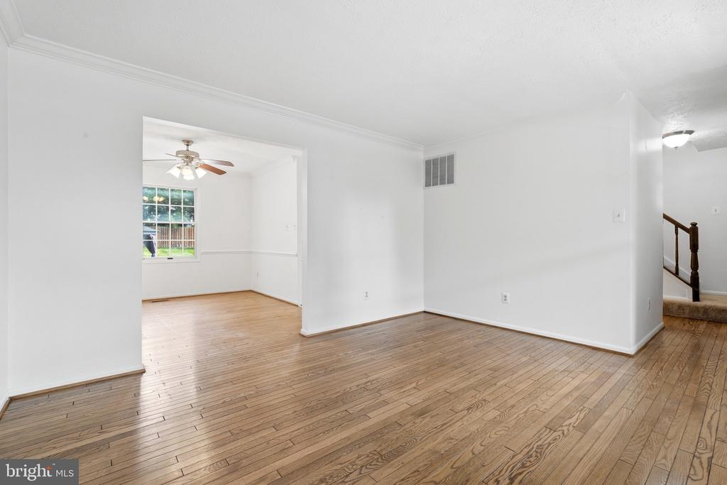 102 N LAURA ANNE DRIVE