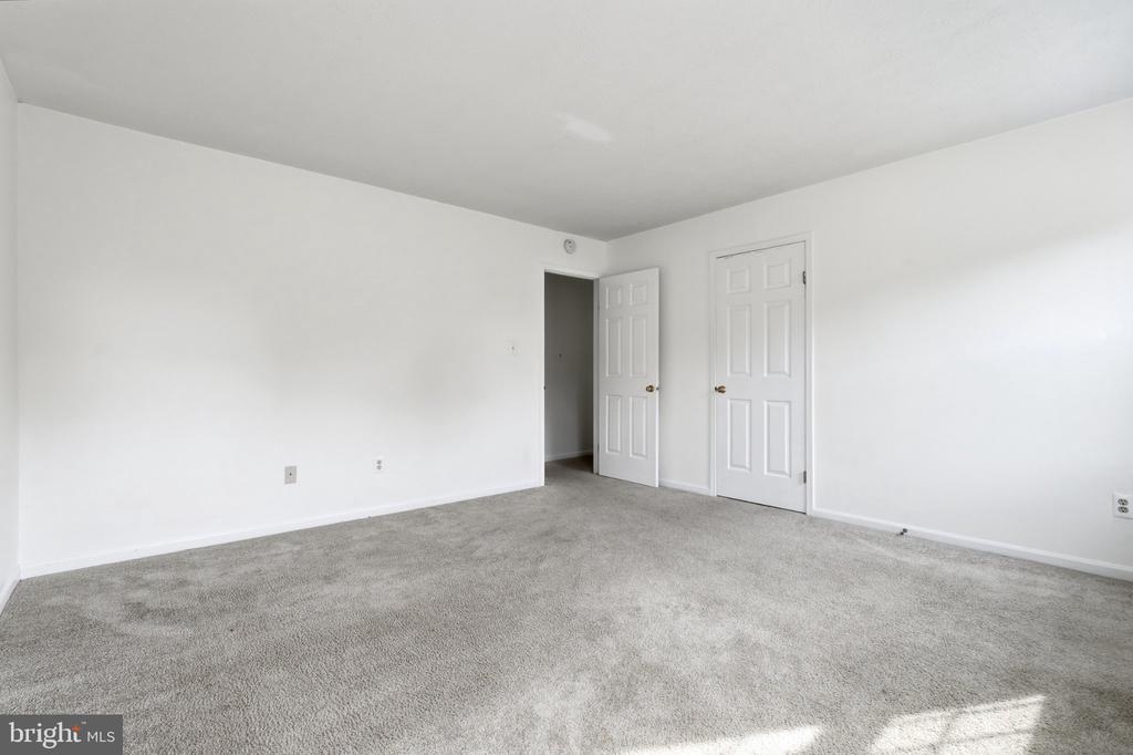 102 N LAURA ANNE DRIVE