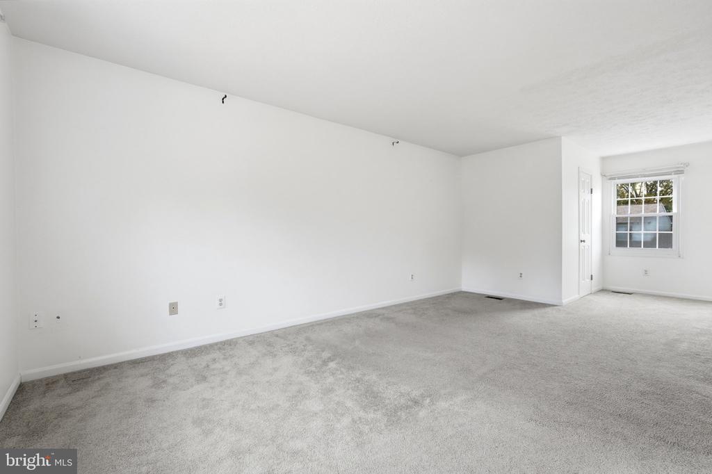 102 N LAURA ANNE DRIVE