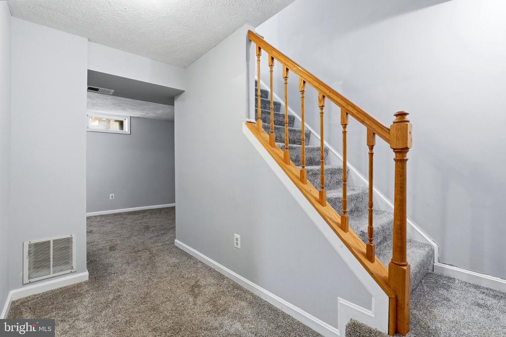 102 N LAURA ANNE DRIVE