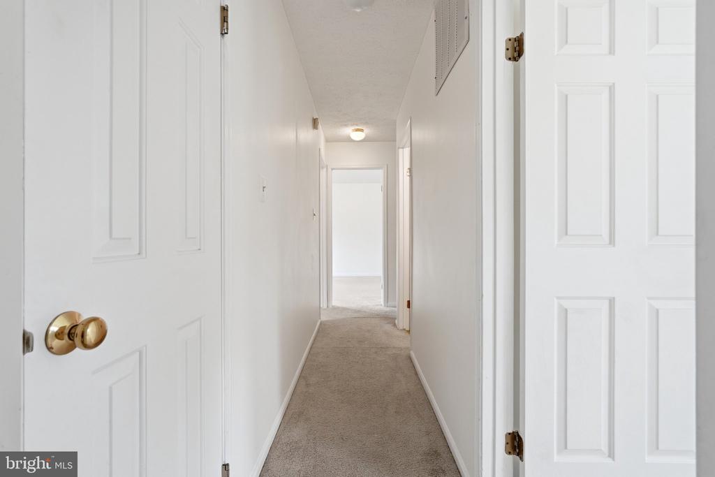 102 N LAURA ANNE DRIVE