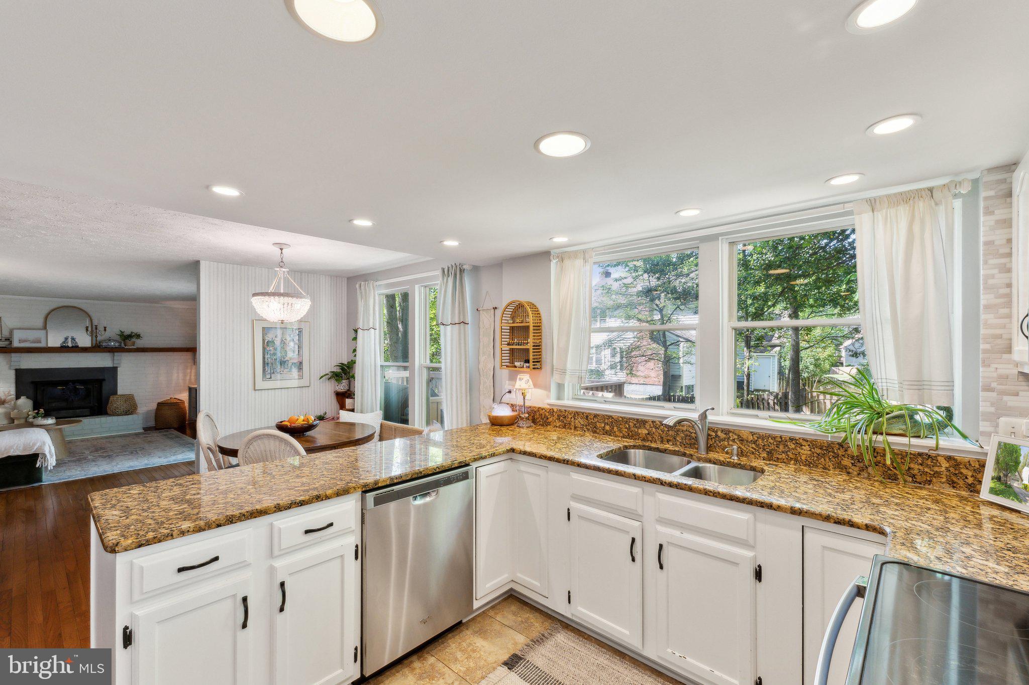 15184 HOLLEYSIDE DRIVE