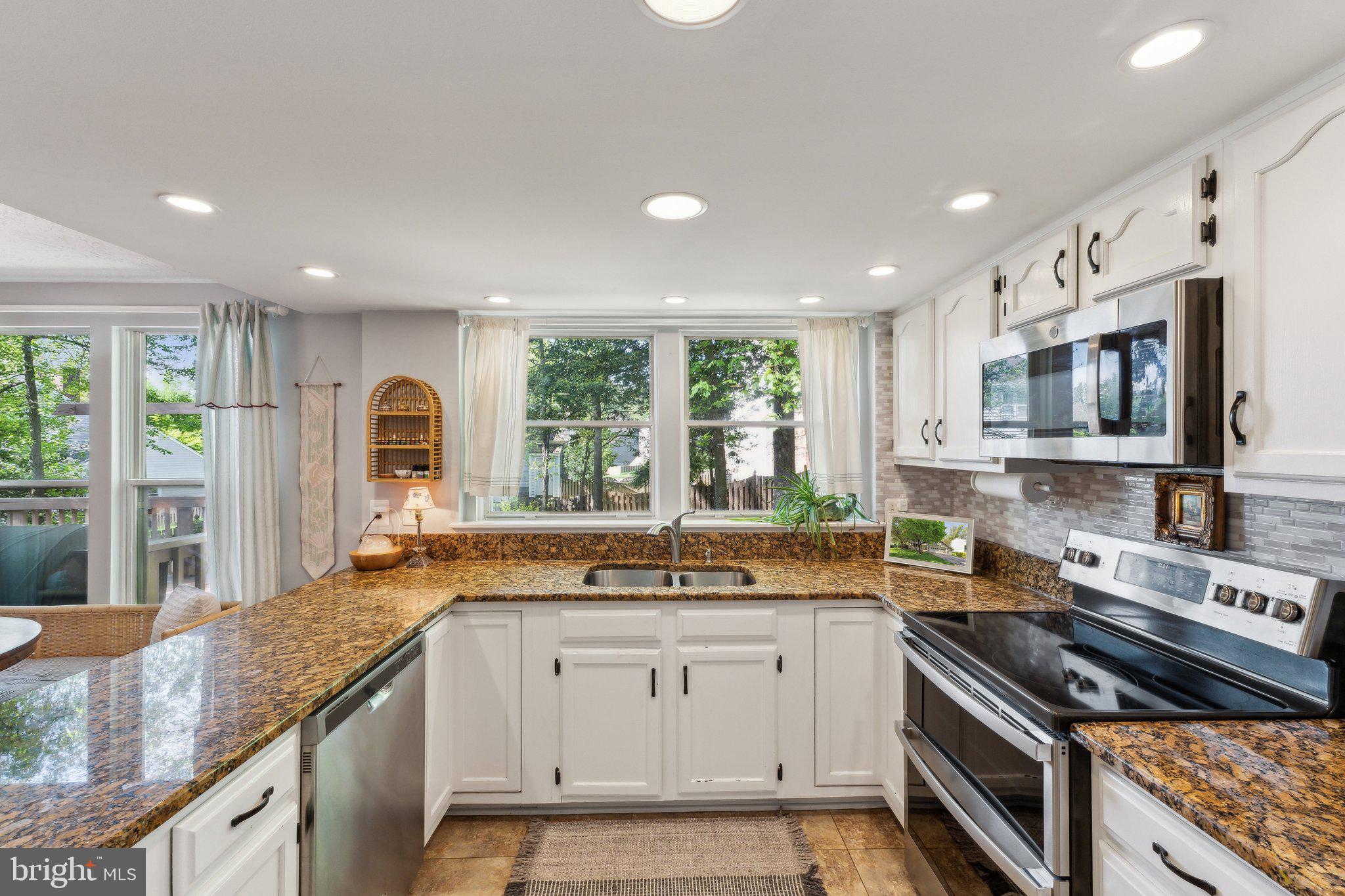 15184 HOLLEYSIDE DRIVE