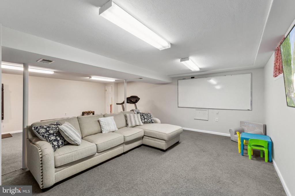 15184 HOLLEYSIDE DRIVE