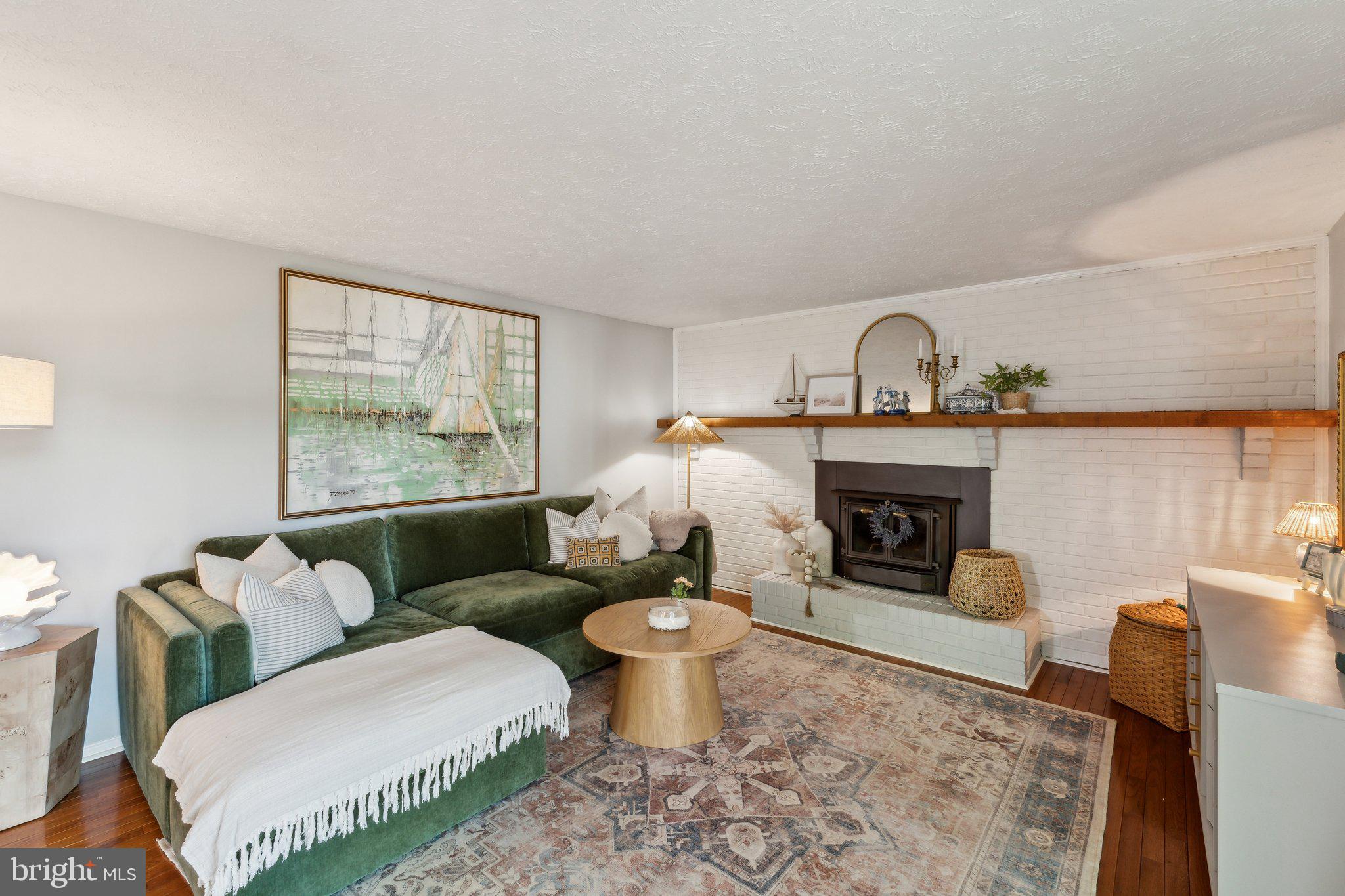 15184 HOLLEYSIDE DRIVE