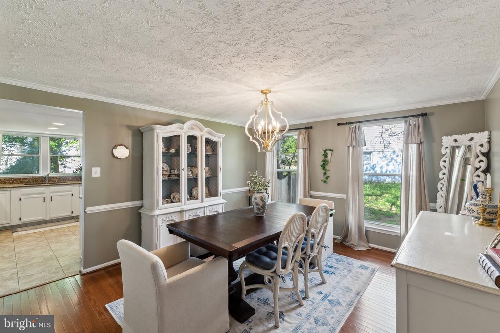 15184 HOLLEYSIDE DRIVE