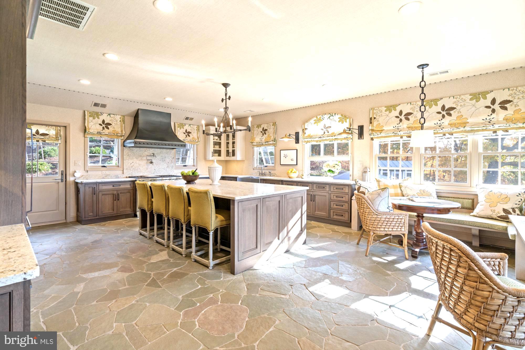 1126 F T VALLEY ROAD