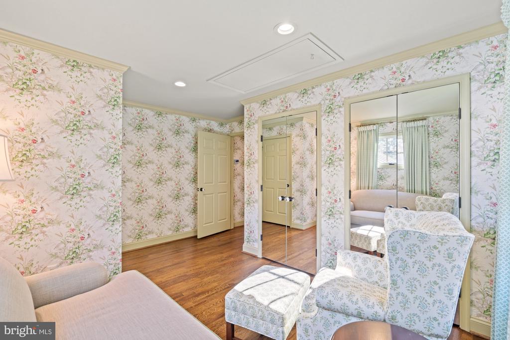 1126 F T VALLEY ROAD