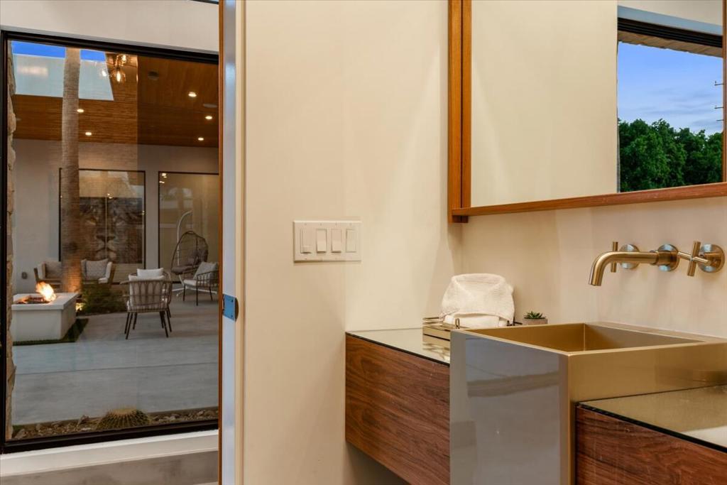 524 E E Miraleste Court Court